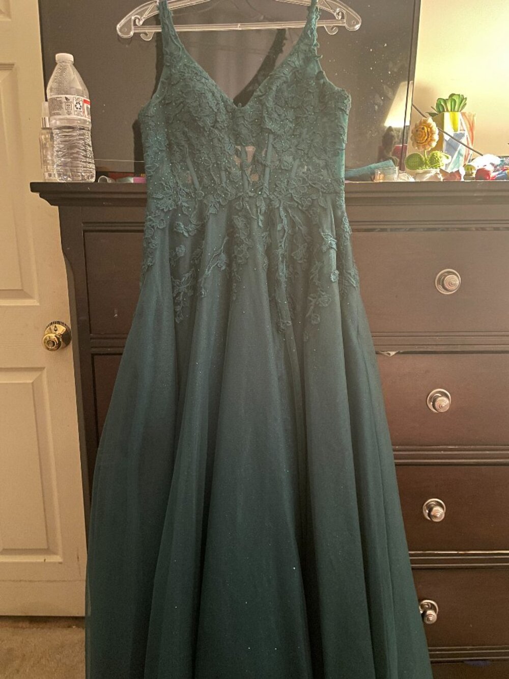 Emerald Green Amarra Size 4 Prom Dress Lace Back Sparkly Poofy